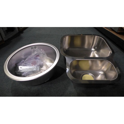 3103 - Two Stainless steel sinks - Mixed Style and Size (384-135)    * This lot is subject to vat