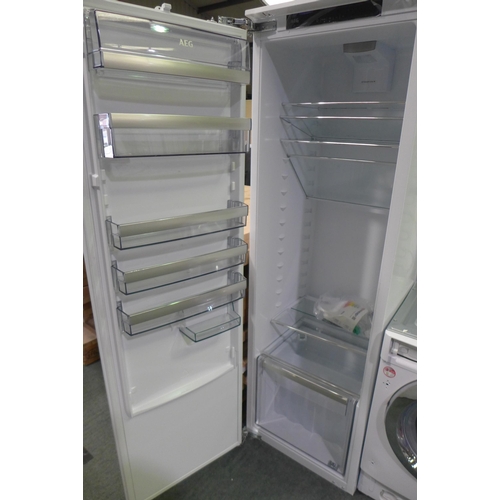 3195 - AEG Integrated Tower Fridge H1769xW556xD549  - model: SKE818E1DC, Original RRP £832.5  inc. vat  (38... 