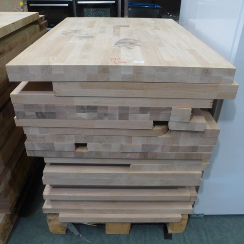 3196 - Quantity of Solid Oak Off Cuts  (384-96 )   * This lot is subject to vat