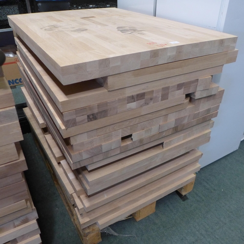 3196 - Quantity of Solid Oak Off Cuts  (384-96 )   * This lot is subject to vat