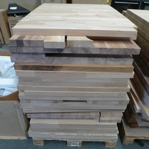 3198 - Quantity of Solid Oak Off Cuts (384-98 )   * This lot is subject to vat