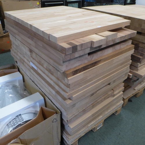 3198 - Quantity of Solid Oak Off Cuts (384-98 )   * This lot is subject to vat