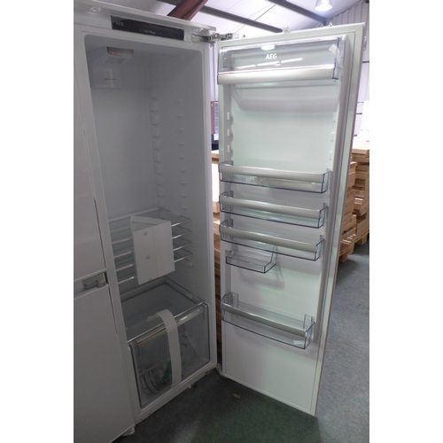 3214 - AEG Integrated Tower Fridge H1769xW556xD549  - model: SKE818E1DC, Original RRP £832.5  inc. vat  (38... 