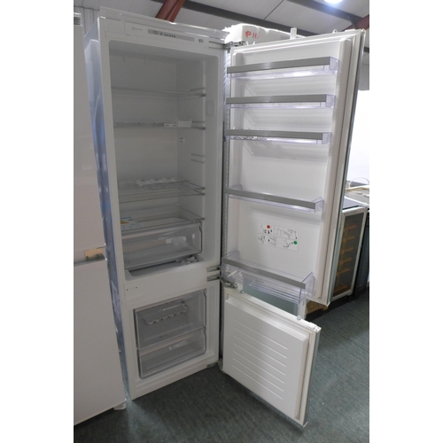 3235 - Neff Integrated Fridge Freezer - model:- KI5872F30G   * This lot is subject to vat