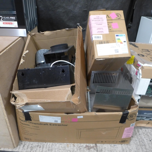 3262 - Quantity of Cooker Hoods and Extractors Incl: CDA, Bosch & Faber (384-1,5,6,21,105 )   * This lot is... 