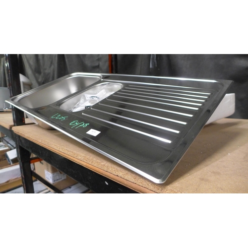 3271 - 1.5 Bowl Stainless Steel Sink with Drainer (389-205)     * This lot is subject to vat