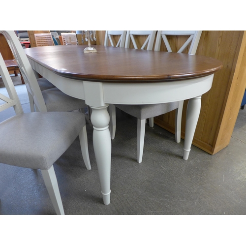 1475 - A dark oak top and white painted oval extending dining table with a set of six dining chairs