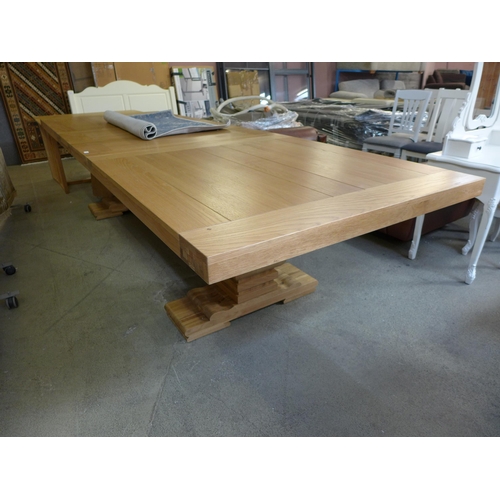 1518 - An oak monastery extending dining table