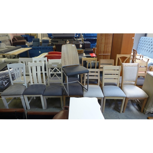 1536 - A miscellaneous lot of sixteen dining chairs, including wooden with upholstered seat, natural, white... 