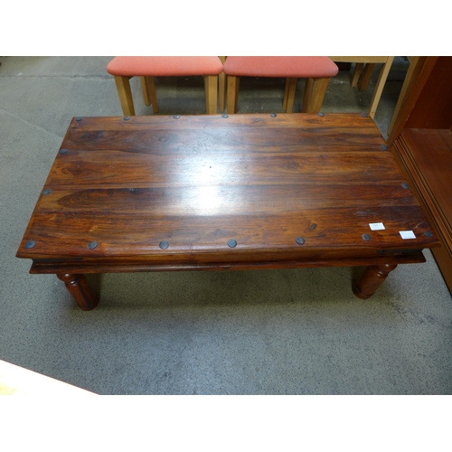 1539 - An Indian hardwood rectangular coffee table