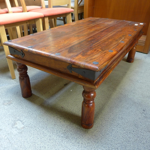 1539 - An Indian hardwood rectangular coffee table