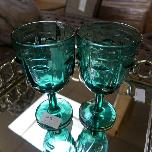 1435 - A pair of teal deco face wine glasses (GW11602)   #