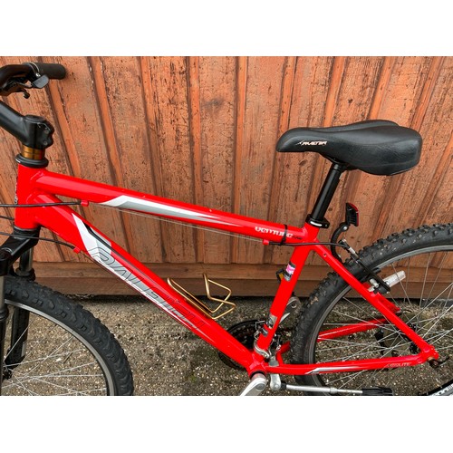 2996 - Raleigh Venture aluminum gents bike. Police repossession