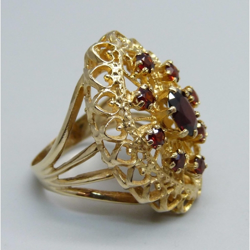 1066 - A 9ct gold and garnet ring, 6.3g, M