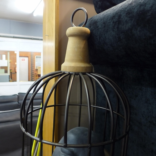 1340 - A bird cage drinks station