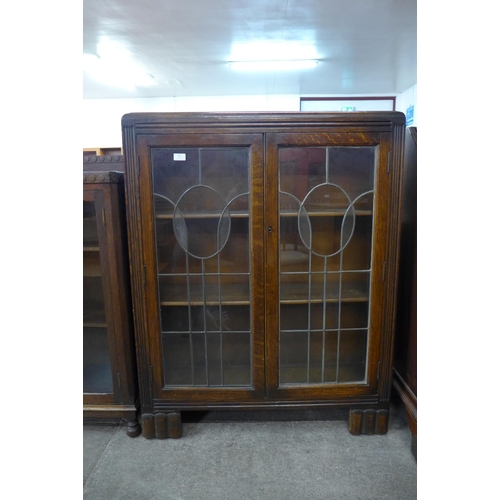 117 - An Art Deco oak two door bookcase