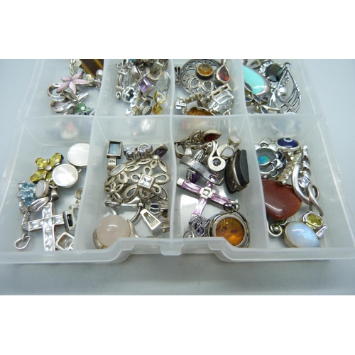 1005 - A collection of silver pendants