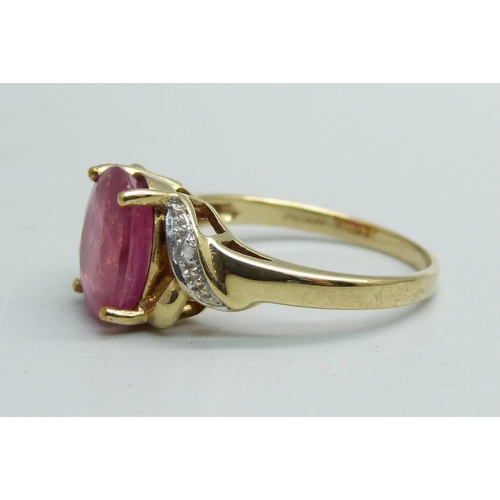 1056 - A 9ct gold and ruby ring, 3g, N