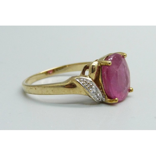 1056 - A 9ct gold and ruby ring, 3g, N