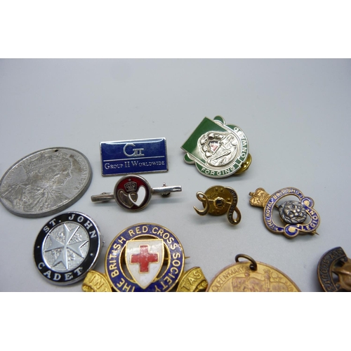 1083 - Commerative medals and enamel badges