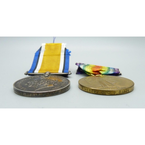 1088 - A pair of WWI medals, WR-43307 Spr. F.Oakey RE