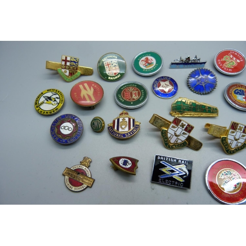 1093 - Vintage enamel and other badges