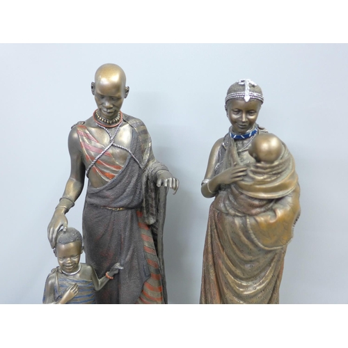 1111 - Two Masaai figures