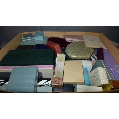 1148 - Jewellery presentation boxes  **PLEASE NOTE THIS LOT IS NOT ELIGIBLE FOR POSTING AND PACKING**