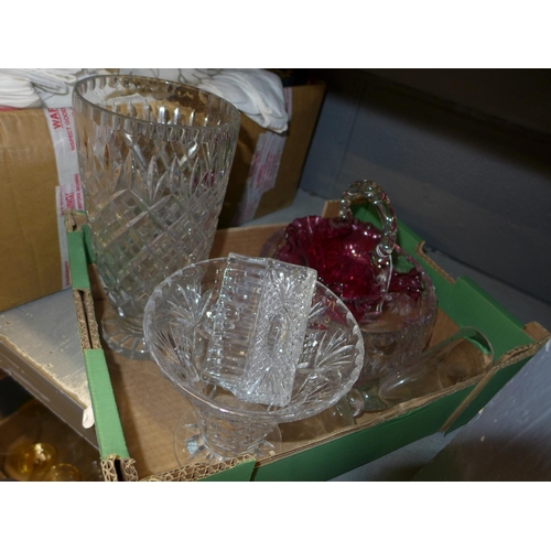 1151 - A collection of glassware, including a crystal fruit bowl  **PLEASE NOTE THIS LOT IS NOT ELIGIBLE FO... 