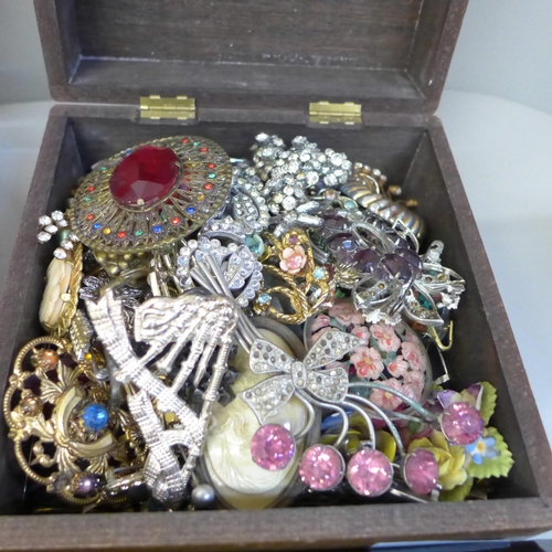 670 - Costume jewellery, an evening bag and a wristwatch