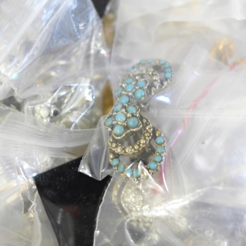 690 - A large collection of earrings, mainly clip-on