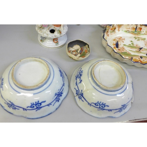 699 - A box of mixed oriental and other decorative china