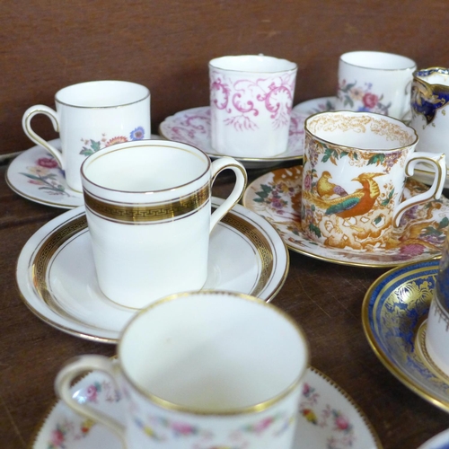 712 - A collection of eighteen early to mid 20th Century coffee cans and saucers, includes Wedgwood, New C... 