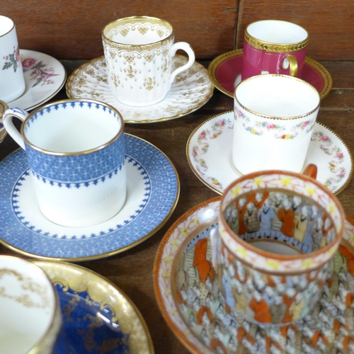 712 - A collection of eighteen early to mid 20th Century coffee cans and saucers, includes Wedgwood, New C... 