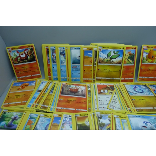 866 - 300 Pokemon cards, Dragon Majesty set, 2018