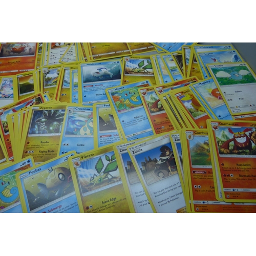 866 - 300 Pokemon cards, Dragon Majesty set, 2018