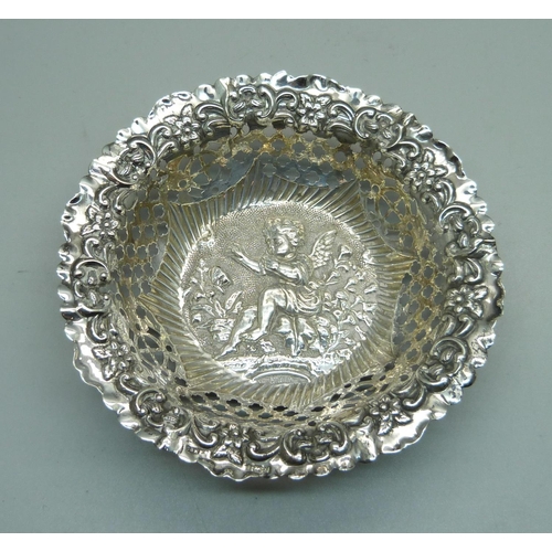 891 - A pierced silver dish, Birmingham 1901, 34g