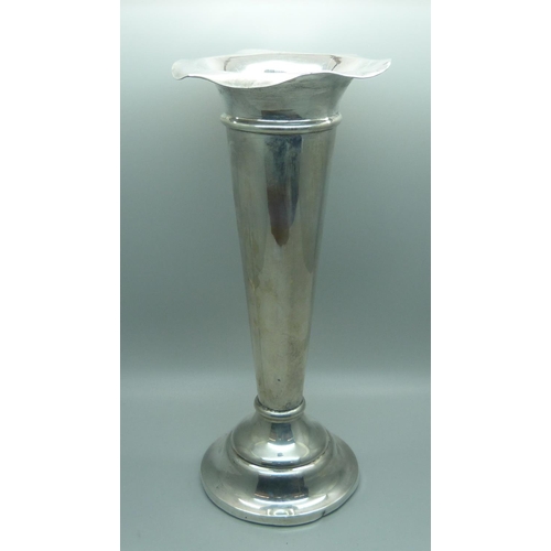 895 - A large silver vase, Birmingham 1906, 25.5cm