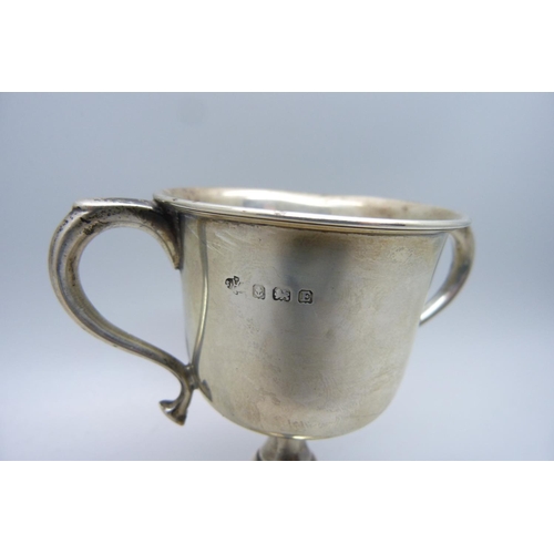 903 - A silver cup, with inscription dated 1930, 55g