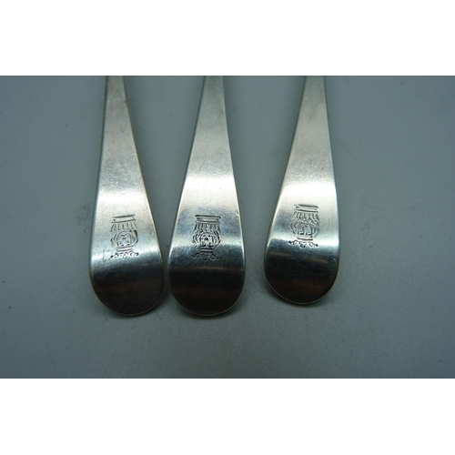 910 - Three George III silver spoons, London 1780, Sumner & Crossley, 97g