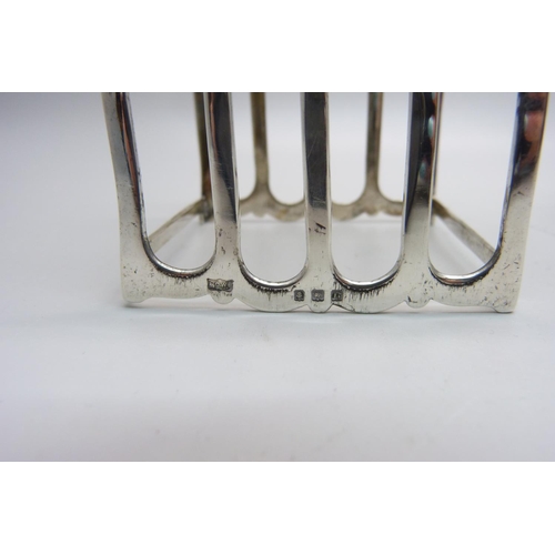 913 - A pair of silver toast racks, Birmingham 1928, Mappin & Webb, 121g