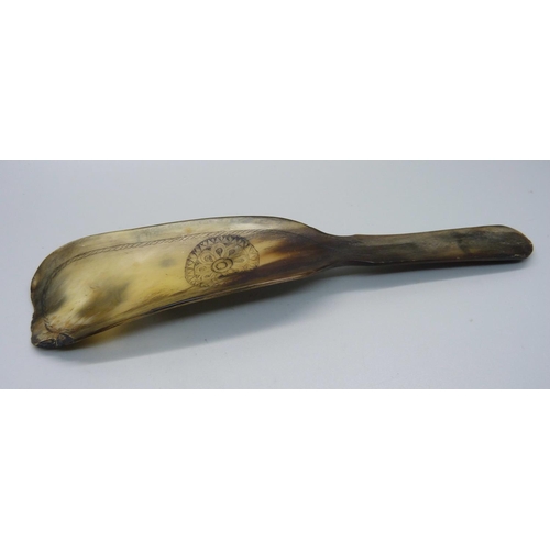 914 - A scrimshaw shoe horn, 1610, a/f