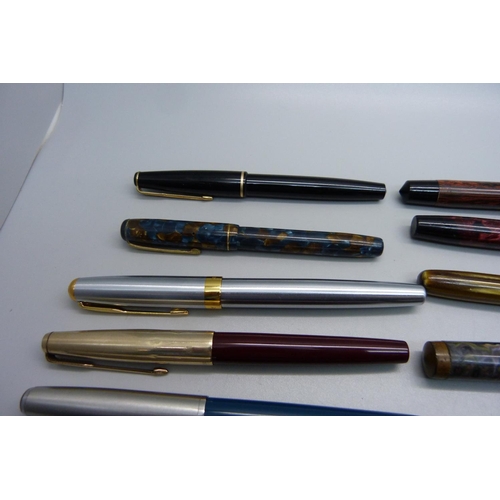 916 - Thirteen fountain pens, some with gold nibs including two Parker Duofold and Slimfold Waterman's 513... 