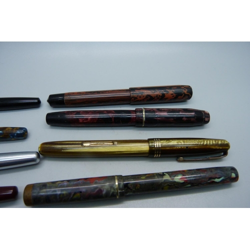 916 - Thirteen fountain pens, some with gold nibs including two Parker Duofold and Slimfold Waterman's 513... 