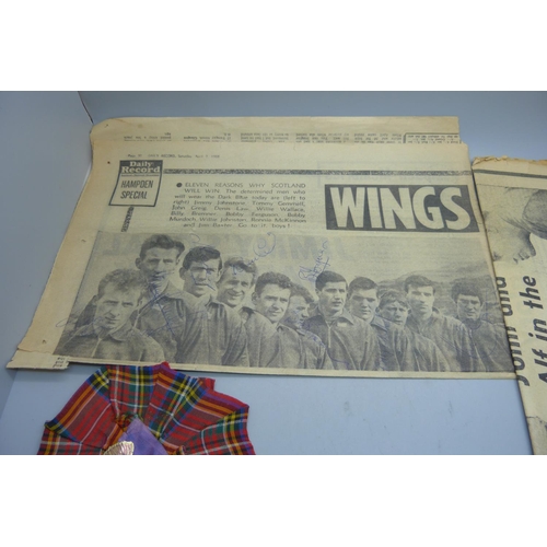 925 - Scotland autographs including Billy Bremner, Denis Law, Jimmy Johnstone, etc. on newspaper, a 1966 S... 