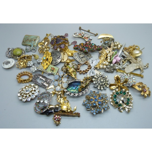 A collection of vintage costume brooches