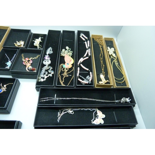 963 - A collection of animal, bird and butterfly detailed costume jewellery, mainly necklaces, (20 pieces)