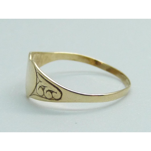 974 - A 9ct gold ring, 0.4g, H