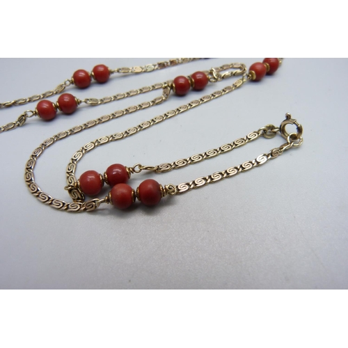 985 - A 9ct gold and coral gold necklace, 20.2g, 73cm, (the fastener marked 585)