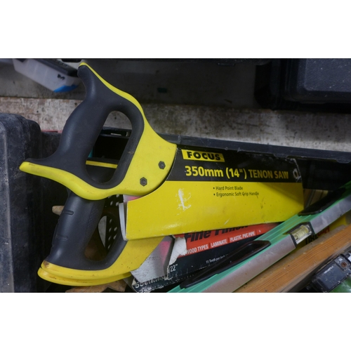 2029 - Collection of saws, spirit levels and mitre saw